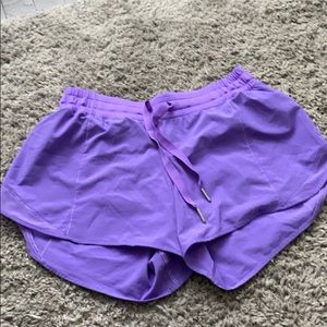 Lululemon Hotty Hot Short (size 6)